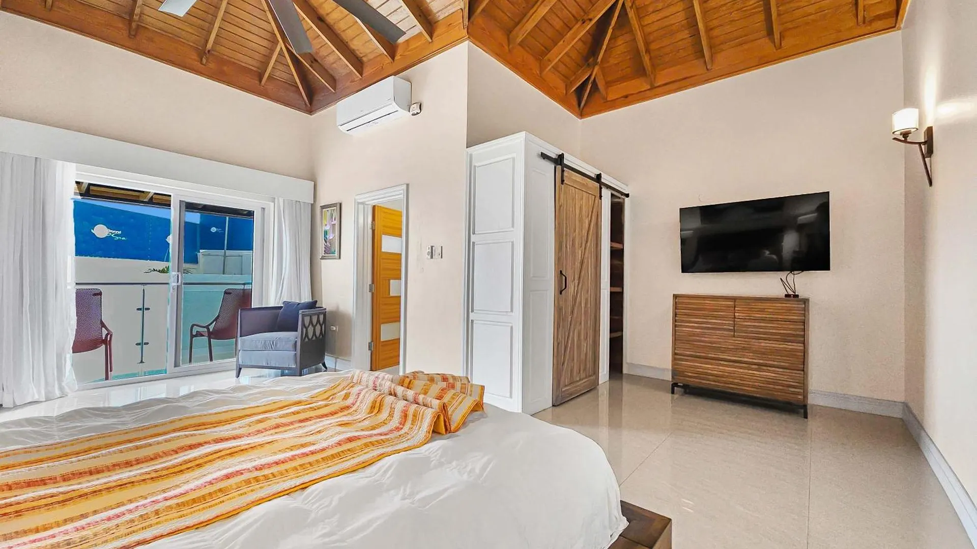 Hospitality Expert Bts 1 - Pool Beach & Chef Montego Bay Giamaica