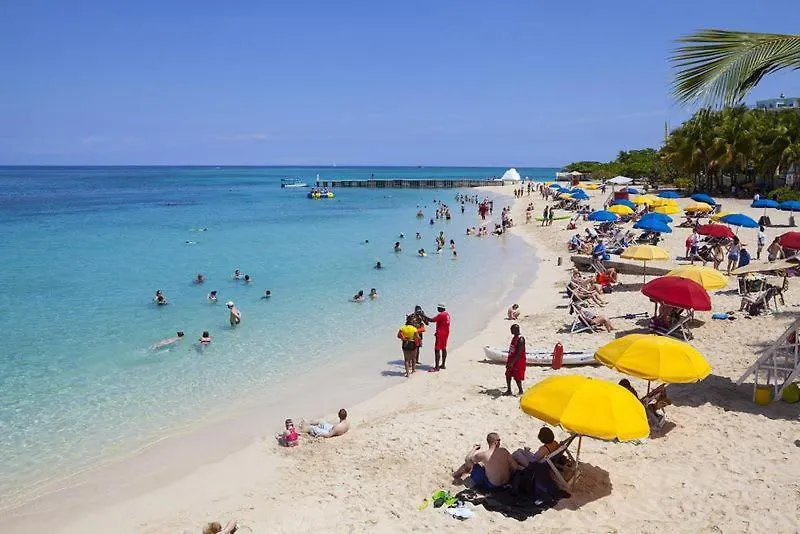 Tatil Evi Hospitality Expert Bts 1 - Pool Beach & Chef Montego Bay